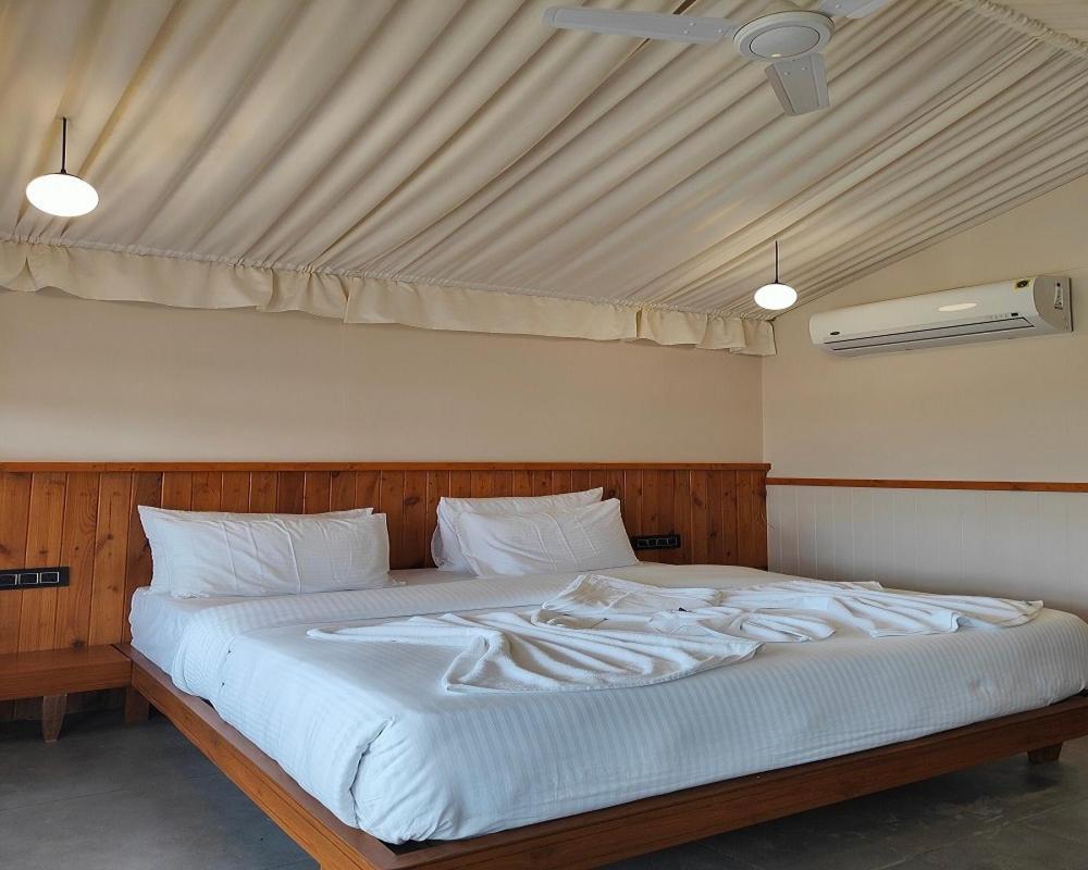 Nirvana Resort And Restaurant Garudeshwar Exterior photo