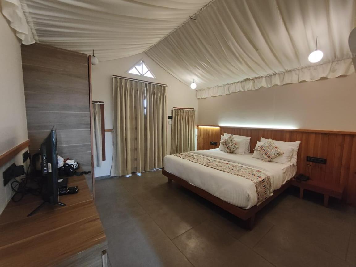 Nirvana Resort And Restaurant Garudeshwar Exterior photo